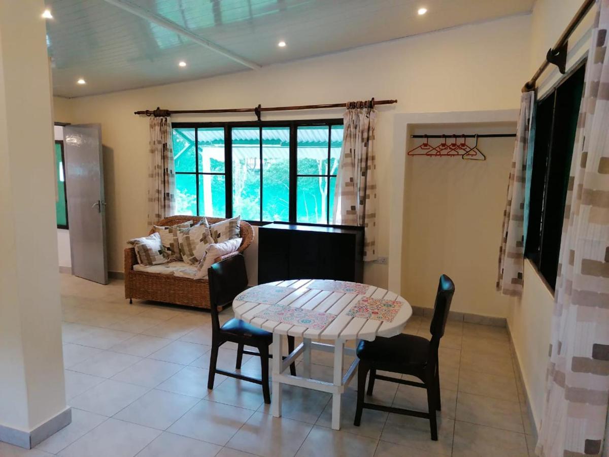 Diani Beachalets Екстериор снимка