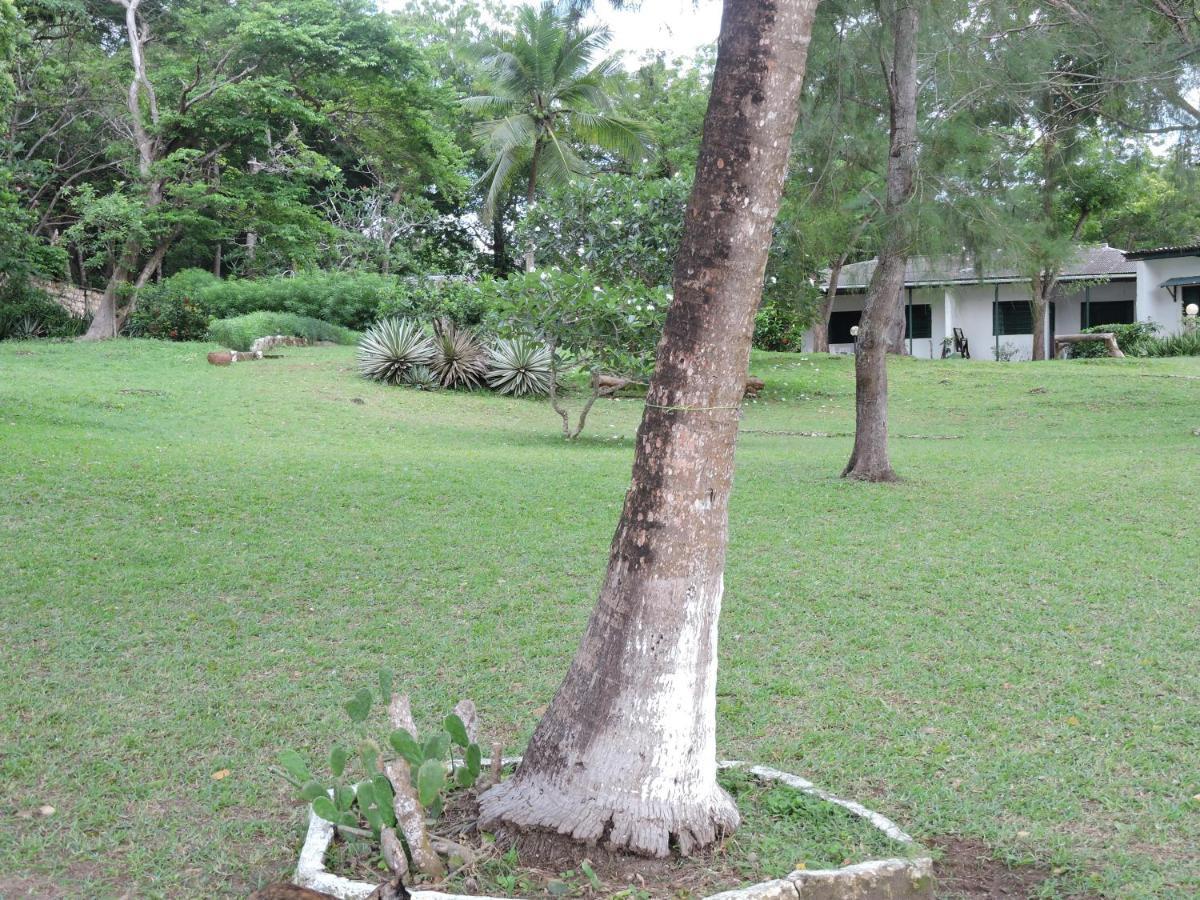 Diani Beachalets Екстериор снимка